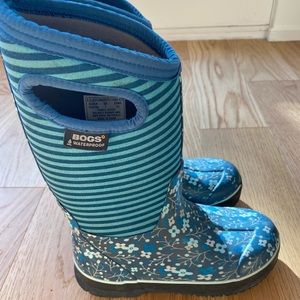 Bogs Size 1 snow/rain boot